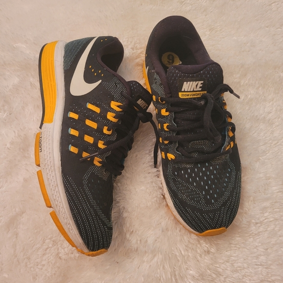Nike Shoes - Women running Nike